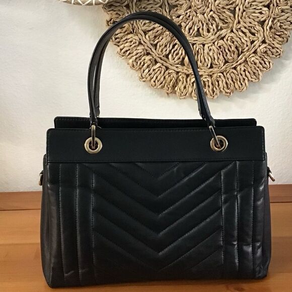 Michael Kors Susan Black Leather Quilted Medium Bag - Picture 3 of 15